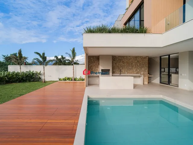 Casa 5 quartos e 8 banheiros, à venda, no bairro Barra da Tijuca em Rio de Janeiro