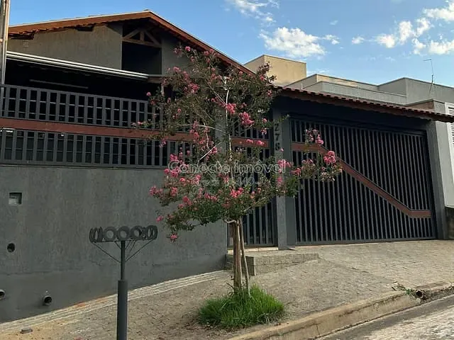 Casa com 250m² 3 quartos e 3 banheiros, à venda, no bairro Jardim Pinheiros em Jaguariúna