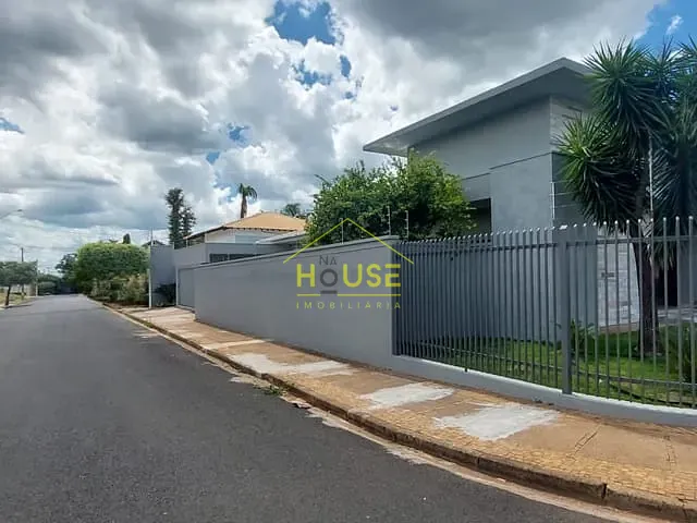 Casa com 660m² 3 quartos e 1 banheiro, à venda, no bairro San Remo em Votuporanga