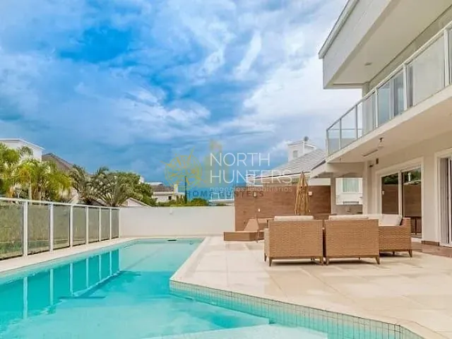 Casa com 1111m² 7 quartos e 6 banheiros, à venda ou para alugar, no bairro Jurerê Internacional em Florianópolis