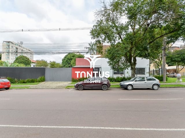 Prédio com 259m², para alugar, no bairro Bacacheri em Curitiba