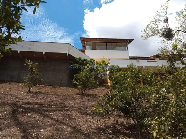 Casa 3 quartos e 5 banheiros, à venda, no bairro Itaipava em Petrópolis