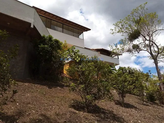 Casa 3 quartos e 5 banheiros, à venda, no bairro Itaipava em Petrópolis