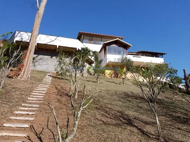 Casa 3 quartos e 5 banheiros, à venda, no bairro Itaipava em Petrópolis