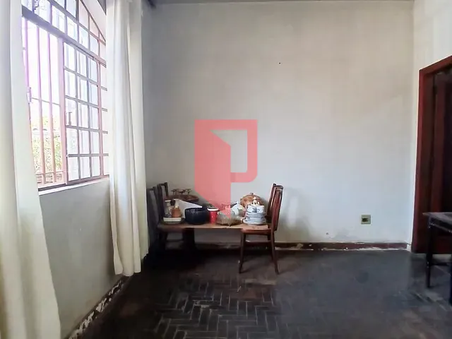 Casa 3 quartos e 1 banheiro, à venda, no bairro Carlos Prates em Belo Horizonte