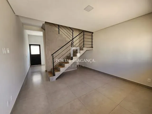 Casa com 500m² 2 quartos e 2 banheiros, à venda, no bairro Jardim São Miguel em Bragança Paulista