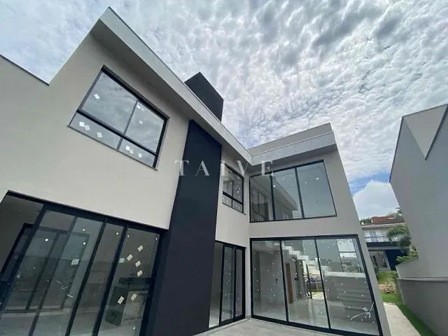 Casa com 302m² 4 quartos e 5 banheiros, à venda, no bairro Esperança em Londrina