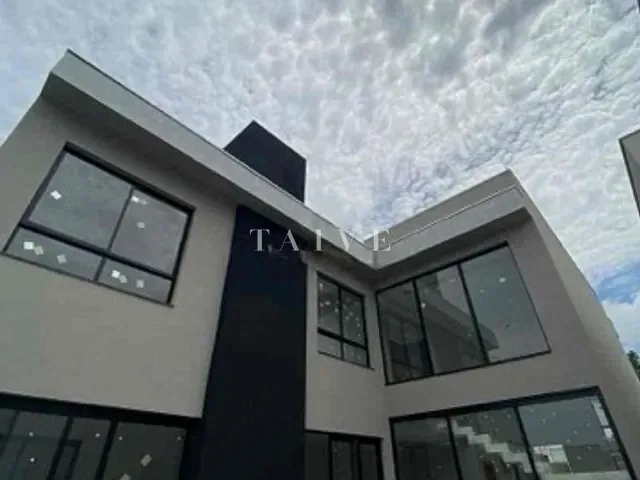 Casa com 302m² 4 quartos e 5 banheiros, à venda, no bairro Esperança em Londrina