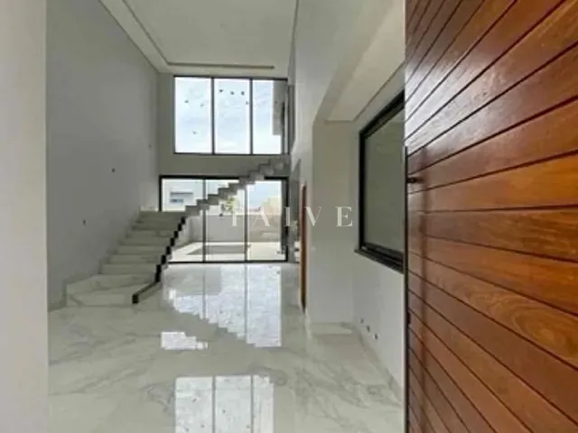 Casa com 302m² 4 quartos e 5 banheiros, à venda, no bairro Esperança em Londrina