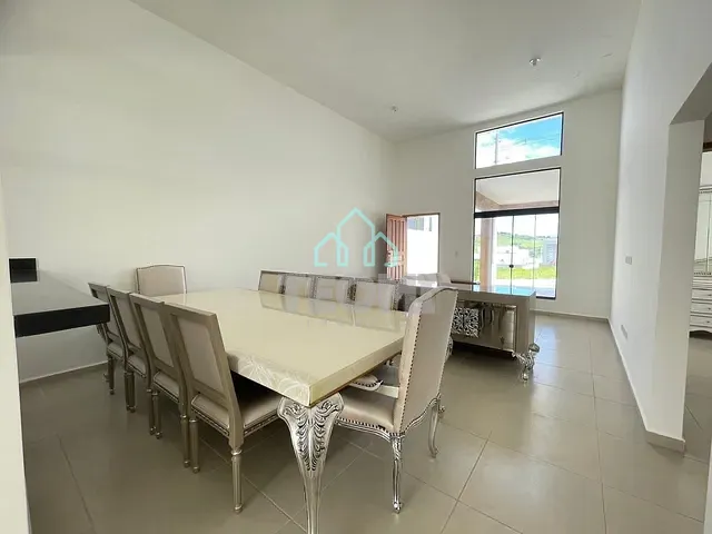 Casa com 250m² 3 quartos e 3 banheiros, à venda, no bairro Itapecerica em Taubaté
