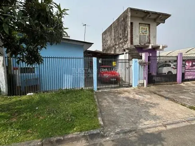 Casa com 232m², à venda, no bairro Sítio Cercado em Curitiba