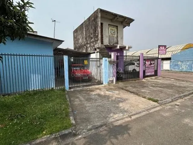 Casa com 232m², à venda, no bairro Sítio Cercado em Curitiba