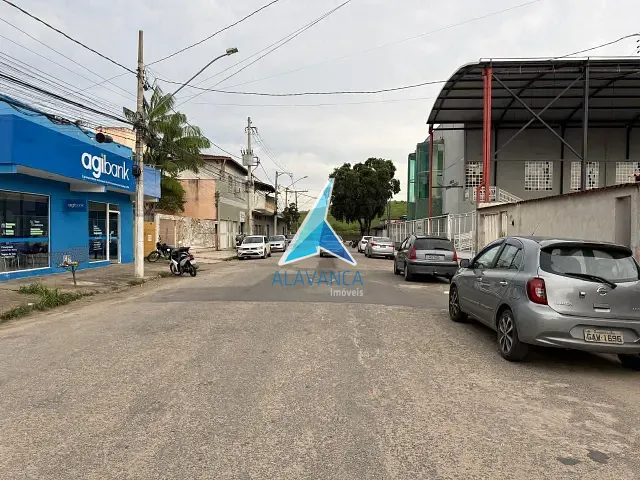 Casa com 420m² 4 quartos e 2 banheiros, à venda, no bairro Santa Rita em Governador Valadares