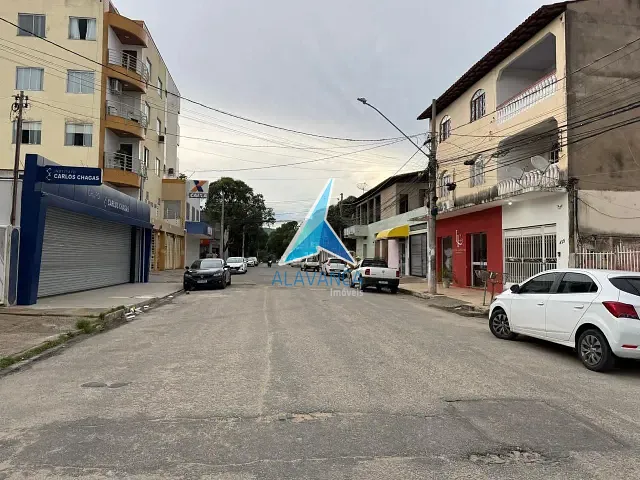 Casa com 420m² 4 quartos e 2 banheiros, à venda, no bairro Santa Rita em Governador Valadares
