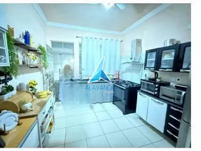 Casa com 420m² 4 quartos e 2 banheiros, à venda, no bairro Santa Rita em Governador Valadares