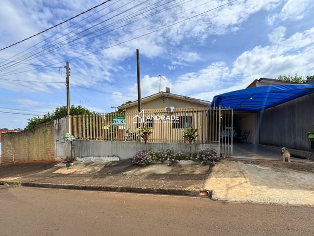 Casa com 425m² 3 quartos e 2 banheiros, à venda, no bairro Núcleo Habitacional Colonial em Apucarana