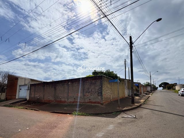 Casa com 425m² 3 quartos e 2 banheiros, à venda, no bairro Núcleo Habitacional Colonial em Apucarana