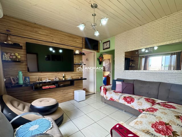 Casa com 425m² 3 quartos e 2 banheiros, à venda, no bairro Núcleo Habitacional Colonial em Apucarana