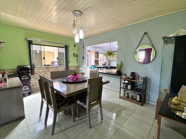 Casa com 425m² 3 quartos e 2 banheiros, à venda, no bairro Núcleo Habitacional Colonial em Apucarana