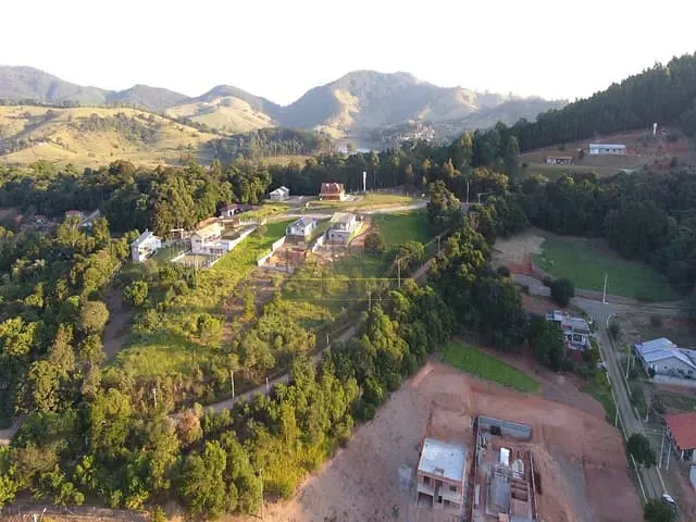 Casa com 1250m² 4 quartos e 5 banheiros, à venda, no bairro SANTE FE II em Joanópolis