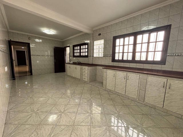Casa com 250m² 3 quartos e 2 banheiros, à venda, no bairro Conjunto Residencial Vila da Prata em Mogi das Cruzes