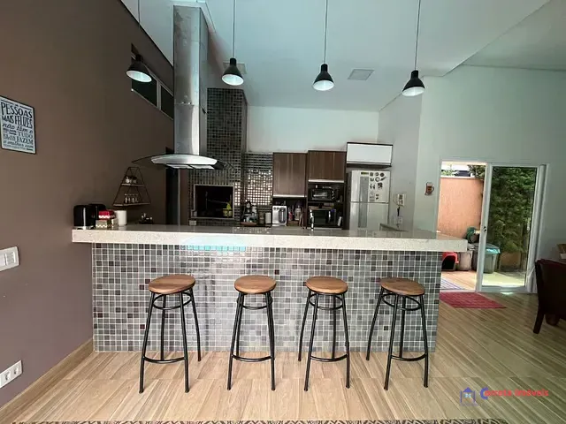Casa 3 quartos e 4 banheiros, para alugar, no bairro Parque Mangueiras em Três Lagoas