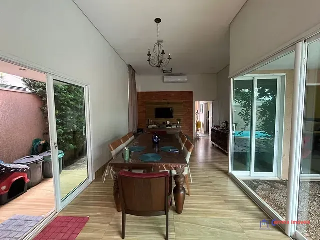 Casa 3 quartos e 4 banheiros, para alugar, no bairro Parque Mangueiras em Três Lagoas