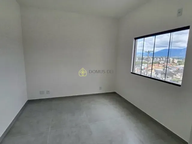 Casa com 210m² 3 quartos e 3 banheiros, à venda, no bairro Parque Ipiranga II em Resende