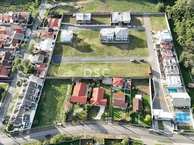 Casa 3 quartos e 2 banheiros, à venda, no bairro Santa Felicidade em Curitiba