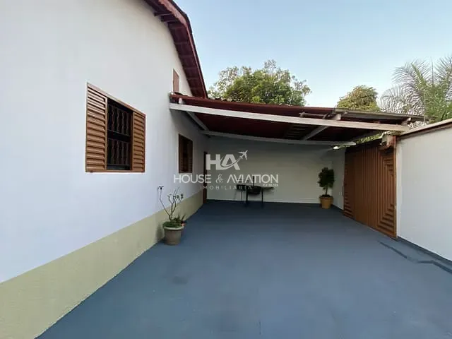Casa com 443m² 3 quartos e 2 banheiros, à venda, no bairro Setor Garavelo em Aparecida De Goiânia