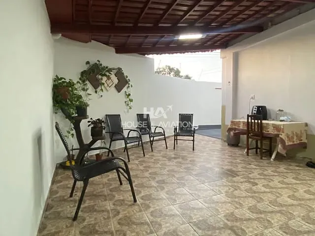 Casa com 443m² 3 quartos e 2 banheiros, à venda, no bairro Setor Garavelo em Aparecida De Goiânia