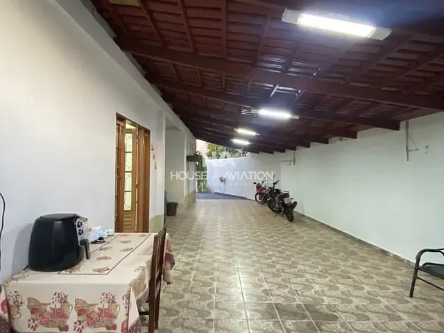 Casa com 443m² 3 quartos e 2 banheiros, à venda, no bairro Setor Garavelo em Aparecida De Goiânia