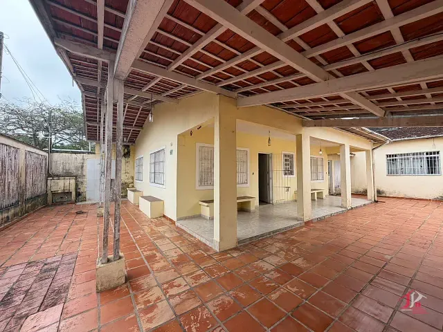 Casa com 260m² 3 quartos e 2 banheiros, à venda, no bairro Suarão em Itanhaém