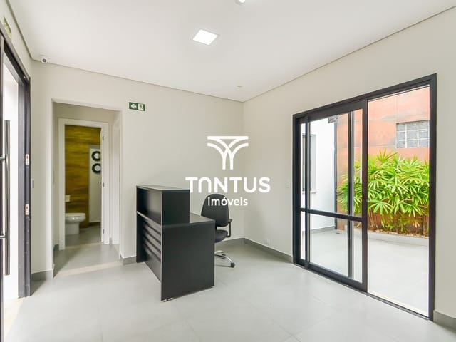Prédio com 259m², à venda, no bairro Bacacheri em Curitiba