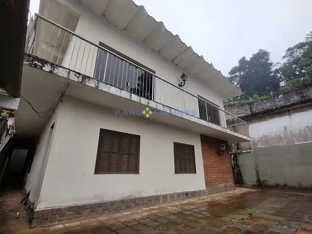 Casa 5 quartos e 4 banheiros, à venda, no bairro Valparaíso em Petrópolis