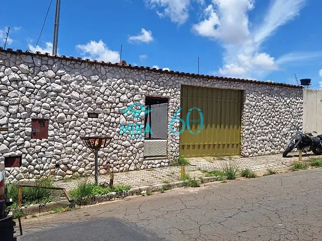 Casa com 380m² 3 quartos e 3 banheiros, à venda, no bairro Setor dos Funcionários em Goiânia