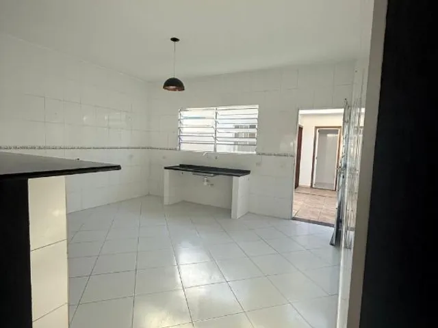 Casa com 275m² 3 quartos e 2 banheiros, à venda, no bairro Estância Balneária Belmira Novaes em Peruíbe