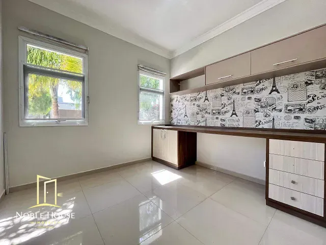 Casa 3 quartos e 5 banheiros, para alugar, no bairro Fazenda Santana em Valinhos
