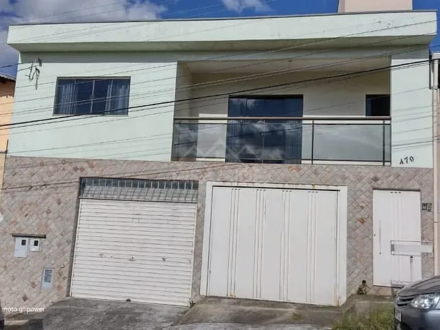 Casa com 250m² 4 quartos e 3 banheiros, à venda, no bairro Jardim Ipê em Poços de Caldas