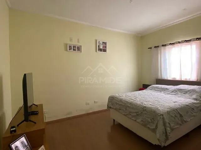 Casa com 250m² 4 quartos e 3 banheiros, à venda, no bairro Jardim Ipê em Poços de Caldas