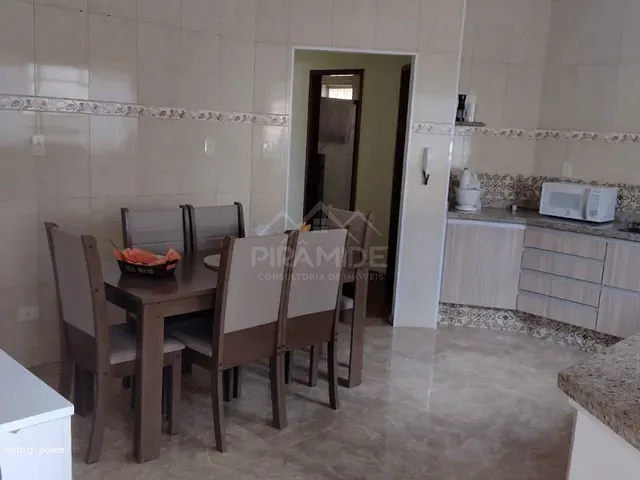 Casa com 250m² 4 quartos e 3 banheiros, à venda, no bairro Jardim Ipê em Poços de Caldas