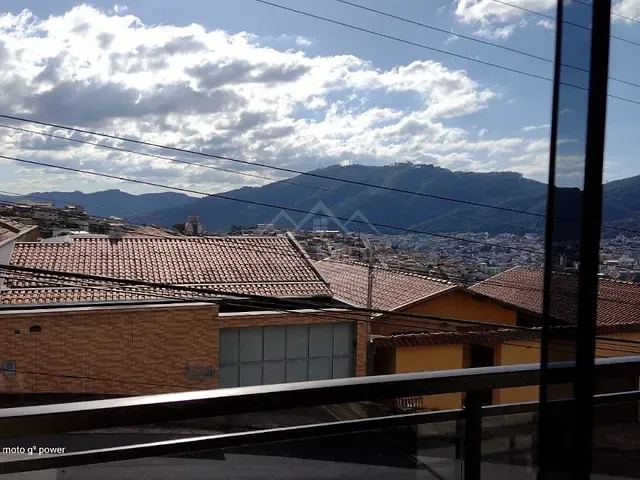 Casa com 250m² 4 quartos e 3 banheiros, à venda, no bairro Jardim Ipê em Poços de Caldas