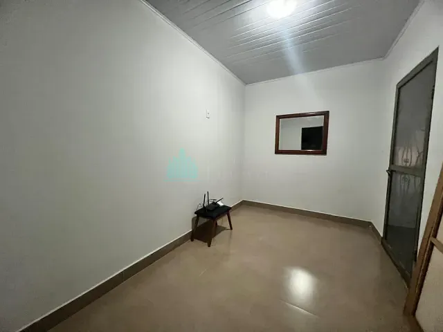 Casa 2 quartos e 1 banheiro, para alugar, no bairro Setor Central em Catalão