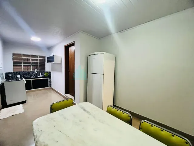 Casa 2 quartos e 1 banheiro, para alugar, no bairro Setor Central em Catalão