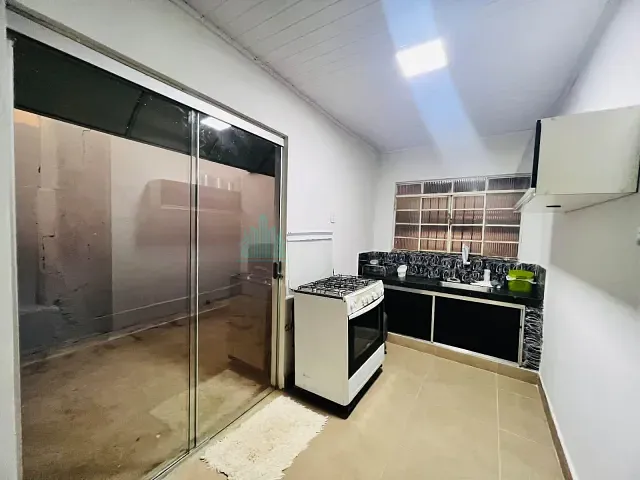 Casa 2 quartos e 1 banheiro, para alugar, no bairro Setor Central em Catalão
