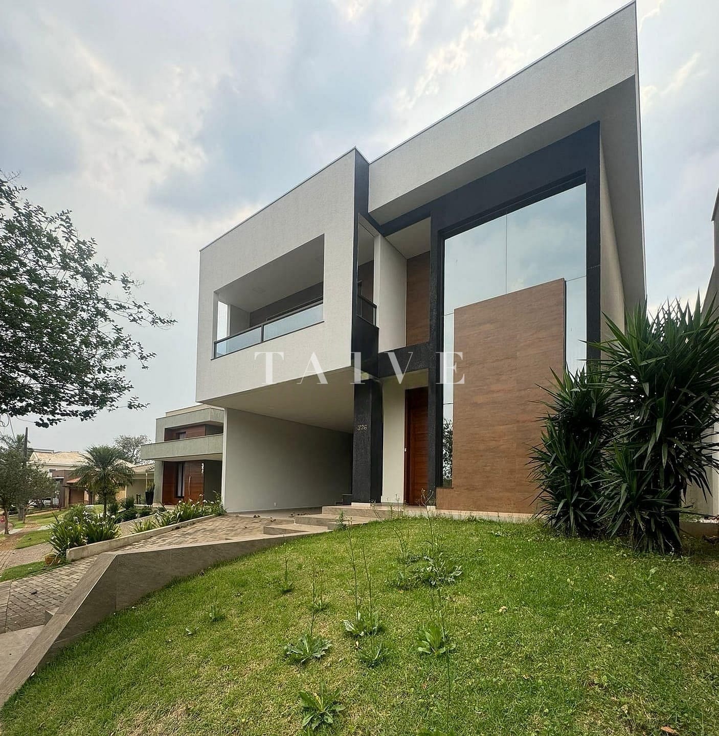 Casa, 3 quartos, 292 m² - Foto 1