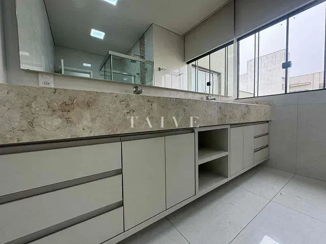 Casa com 315m² 3 quartos e 5 banheiros, à venda, no bairro Esperança em Londrina