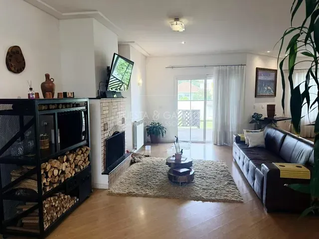 Casa com 250m² 3 quartos e 3 banheiros, à venda, no bairro Santa Felicidade em Curitiba