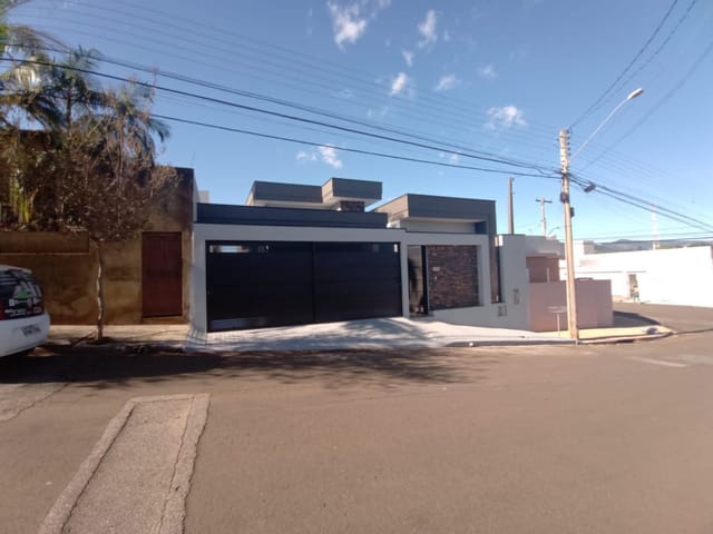 Casa com 300m² 3 quartos e 2 banheiros, à venda, no bairro Recanto do Lago em São João da Boa Vista