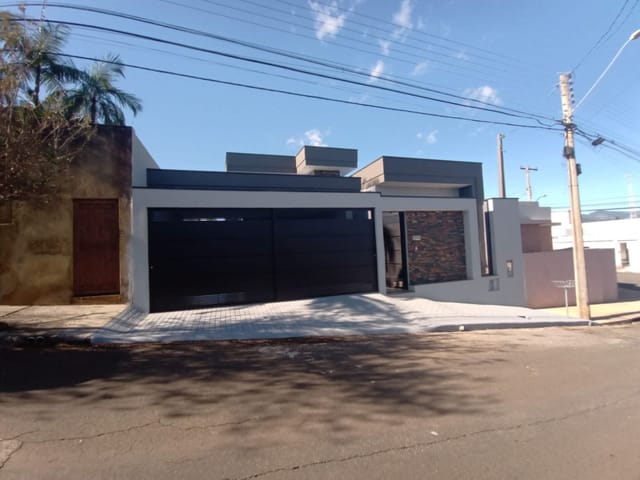 Casa com 300m² 3 quartos e 2 banheiros, à venda, no bairro Recanto do Lago em São João da Boa Vista